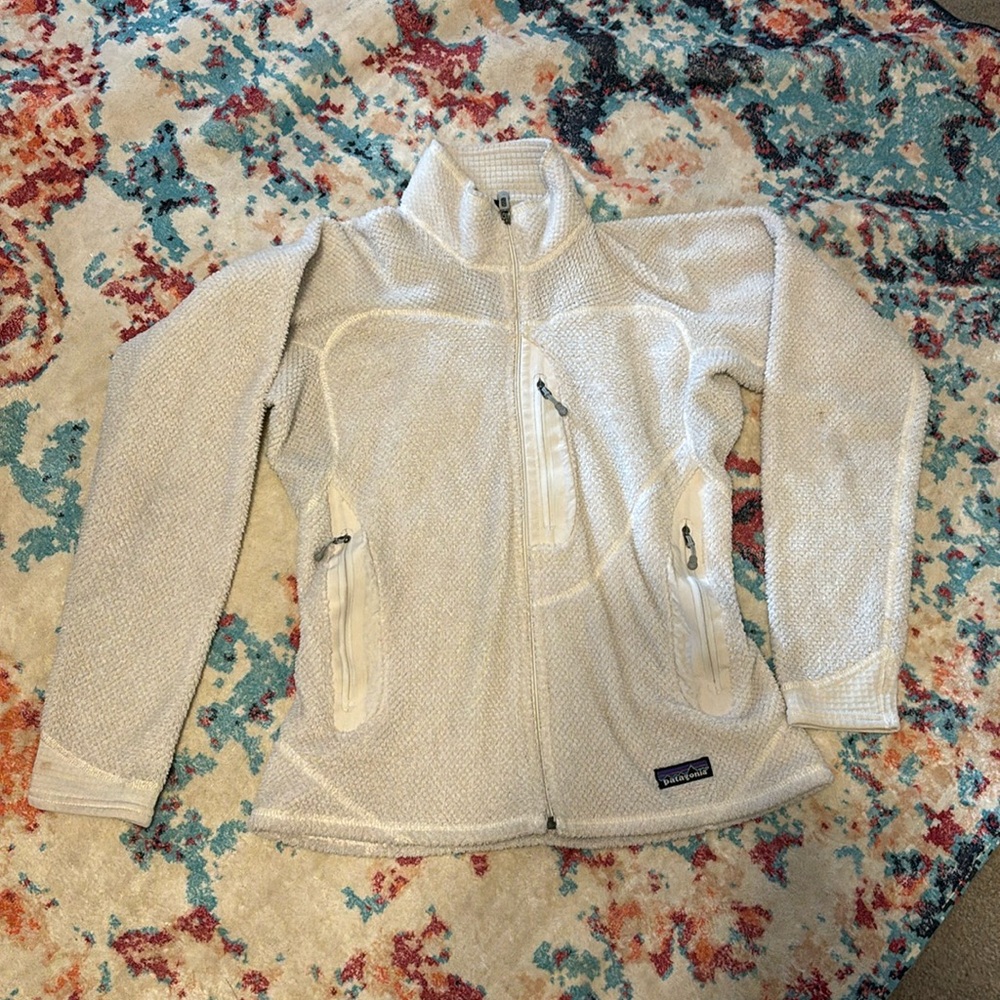 Woman’s Patagonia zip up